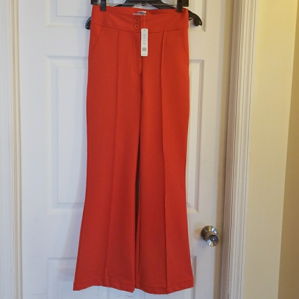 Wide leg pants.